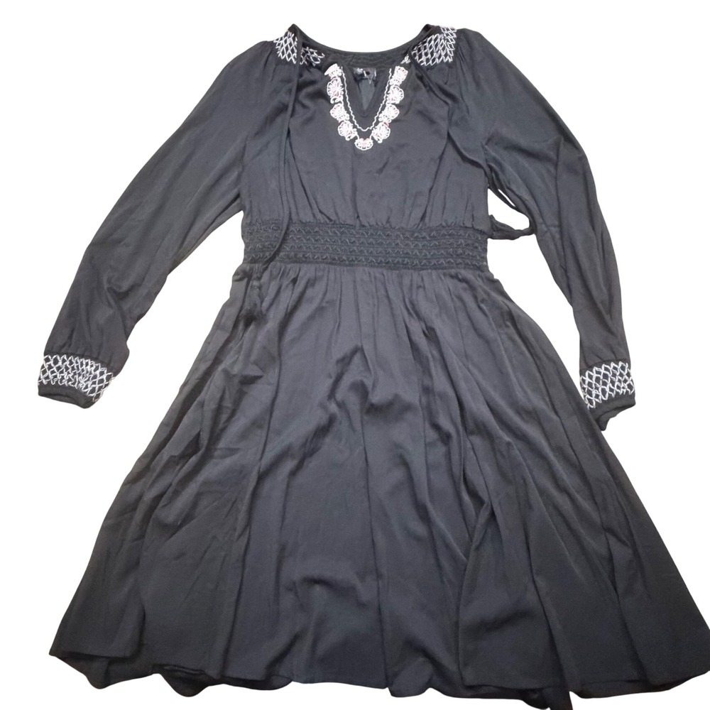 Torrid Womens Black Embroidered V-Neck Long Sleeve‎ Smocked Waist Dress Size 0 L